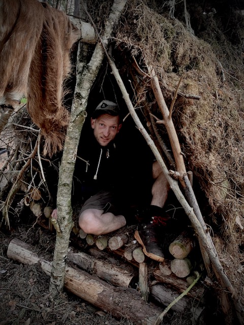 Clemens in Baumhöhle
